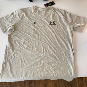 Under armor dry fit T shirt